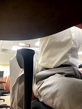 Snapshot of Daddygarry chatting on 10.21.25 Daddygarry online show from 10.21.25