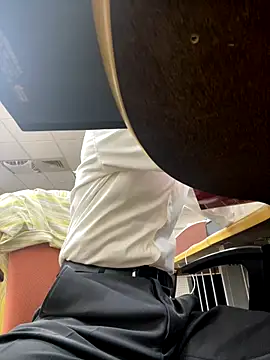 Snapshot of Daddygarry chatting on 10.23.25 Daddygarry online show from 10.23.25