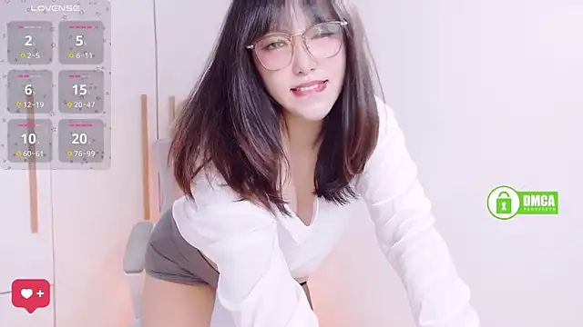 Snapshot of yigbg14 chatting on 10.26.25 yigbg14 online show from 10.26.25