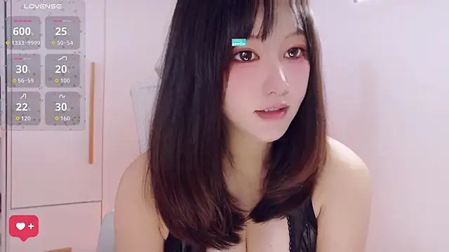 Snapshot of yigbg14 chatting on 10.28.25 yigbg14 online show from 10.28.25