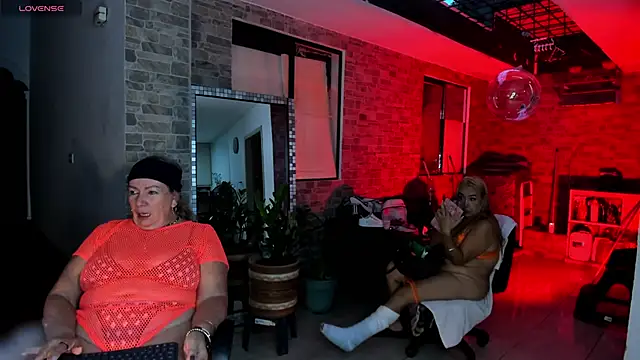 Snapshot of _SARAI_DUPONT chatting on 06.20.26 SARAI DUPONT online show from 06.20.26