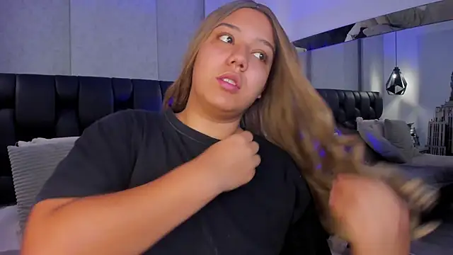 Snapshot of SadieFoster chatting on 09.25.25 SadieFoster online show from 09.25.25