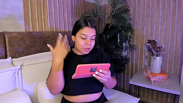 Snapshot of SadieFoster chatting on 10.21.25 SadieFoster online show from 10.21.25