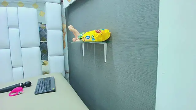 Lily  Rouse   online show from 10.08.25