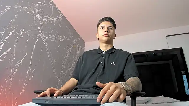 Snapshot of liaamsmiith_ chatting on 09.20.25 liaamsmiith  online show from 09.20.25