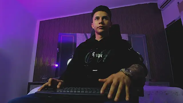 Snapshot of liaamsmiith_ chatting on 09.25.25 liaamsmiith  online show from 09.25.25