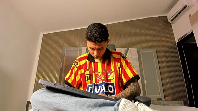 Snapshot of liaamsmiith_ chatting on 09.27.25 liaamsmiith  online show from 09.27.25