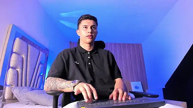 Snapshot of liaamsmiith_ chatting on 10.01.25 liaamsmiith  online show from 10.01.25