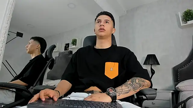 Snapshot of liaamsmiith_ chatting on 10.04.25 liaamsmiith  online show from 10.04.25