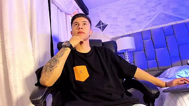 Snapshot of liaamsmiith_ chatting on 10.12.25 liaamsmiith  online show from 10.12.25