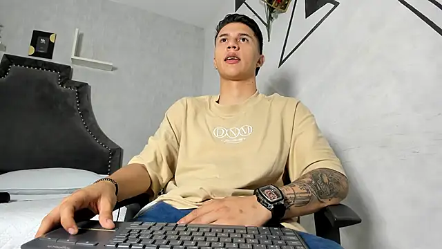 Snapshot of liaamsmiith_ chatting on 10.14.25 liaamsmiith  online show from 10.14.25