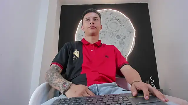 Snapshot of liaamsmiith_ chatting on 10.18.25 liaamsmiith  online show from 10.18.25