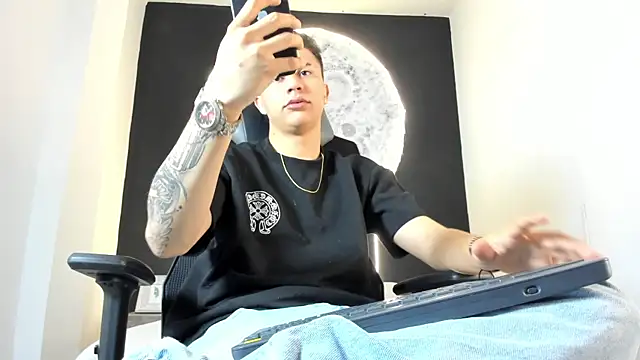 Snapshot of liaamsmiith_ chatting on 10.24.25 liaamsmiith  online show from 10.24.25