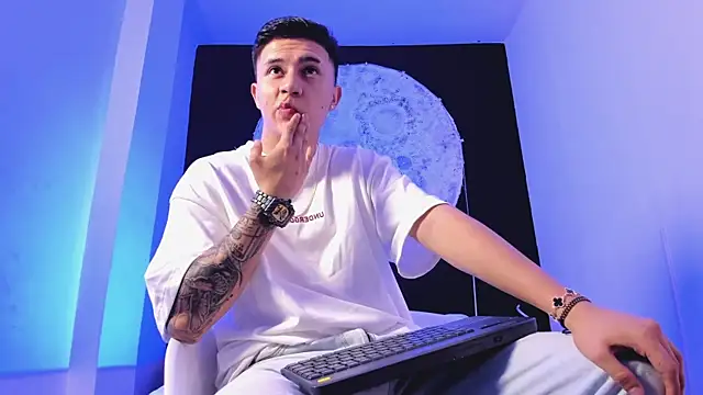 Snapshot of liaamsmiith_ chatting on 10.26.25 liaamsmiith  online show from 10.26.25