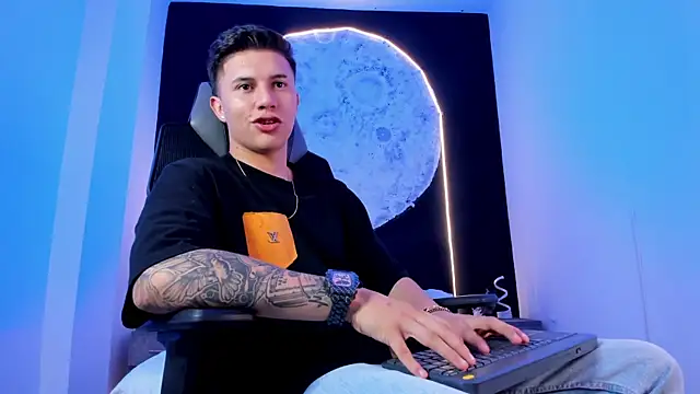 Snapshot of liaamsmiith_ chatting on 10.29.25 liaamsmiith  online show from 10.29.25