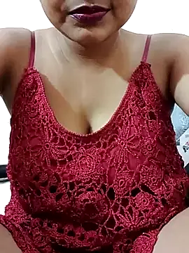 Snapshot of Kriti_Sanon_ chatting on 09.08.25 Kriti Sanon online show from 09.08.25