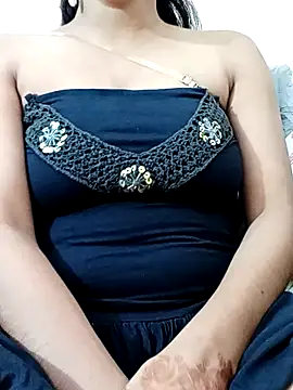 Snapshot of Kriti_Sanon_ chatting on 09.14.25 Kriti Sanon online show from 09.14.25