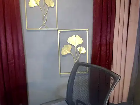 Snapshot of wetasianhugecock chatting on 11.08.25 wetasianhugecock online show from 11.08.25