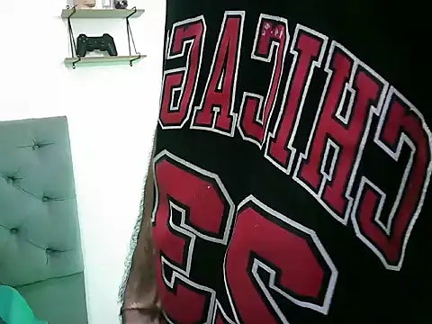 Snapshot of g0lden_boss chatting on 10.03.25 g0lden boss online show from 10.03.25