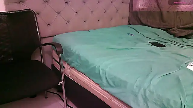 Snapshot of g0lden_boss chatting on 10.14.25 g0lden boss online show from 10.14.25