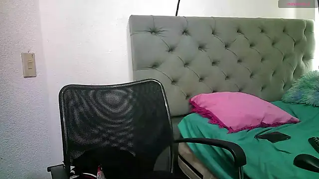 Snapshot of g0lden_boss chatting on 10.30.25 g0lden boss online show from 10.30.25