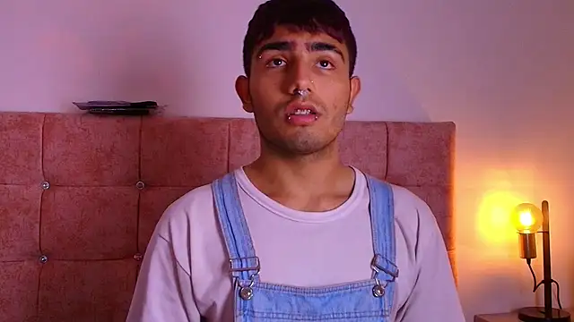 Snapshot of Ares_Alpha chatting on 10.10.25 Ares Alpha online show from 10.10.25