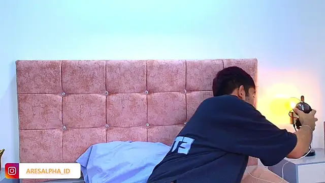 Snapshot of Ares_Alpha chatting on 10.11.25 Ares Alpha online show from 10.11.25