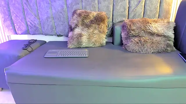 Rowan Mills online show from 09.26.25