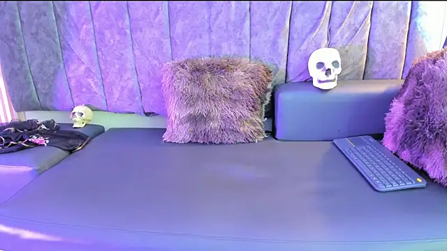 Rowan Mills online show from 09.30.25