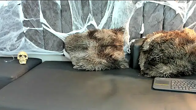 Rowan Mills online show from 10.13.25