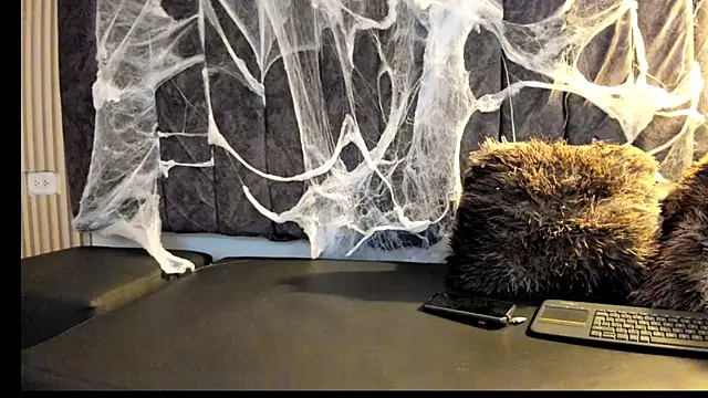 Rowan Mills online show from 10.15.25