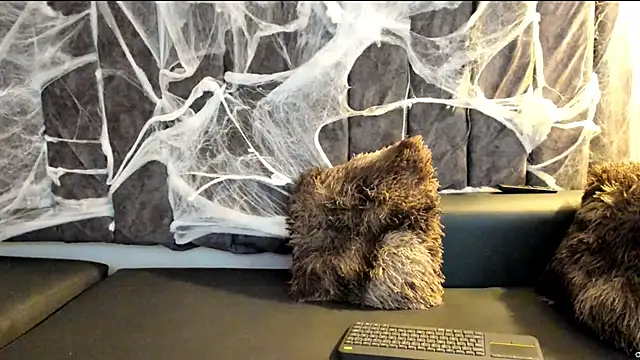 Rowan Mills online show from 10.16.25