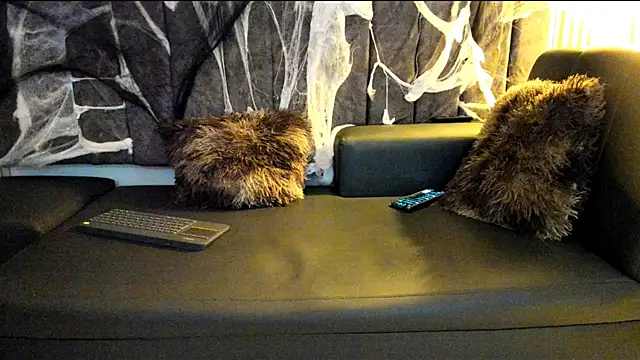 Rowan Mills online show from 10.28.25