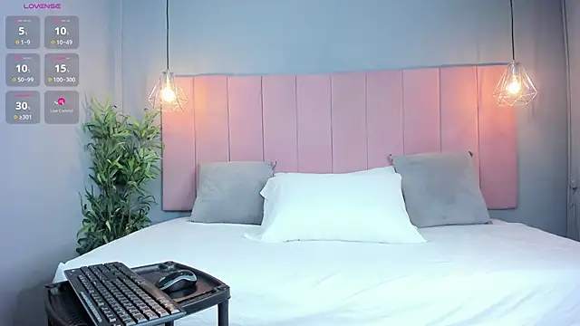 AariaLove online show from 10.30.25