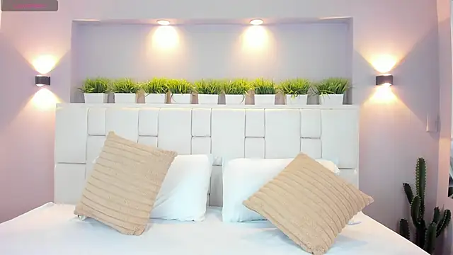 LunnaBlake online show from 12.18.25