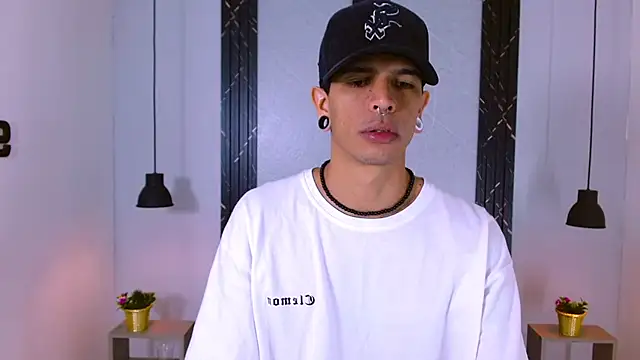 Snapshot of Franvill_Trato chatting on 09.20.25 Franvill Trato online show from 09.20.25