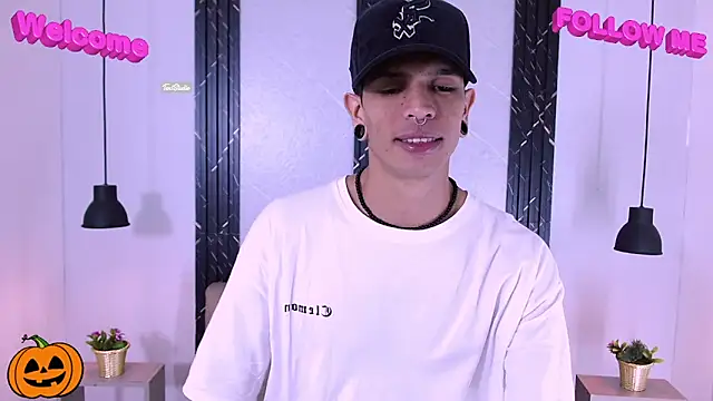 Snapshot of Franvill_Trato chatting on 10.07.25 Franvill Trato online show from 10.07.25