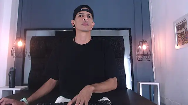 Snapshot of Franvill_Trato chatting on 10.08.25 Franvill Trato online show from 10.08.25