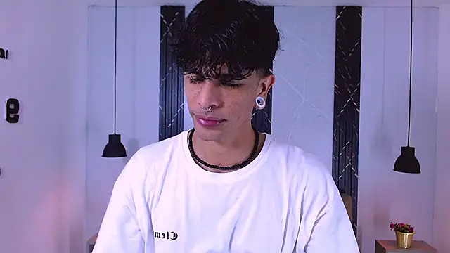 Snapshot of Franvill_Trato chatting on 10.17.25 Franvill Trato online show from 10.17.25