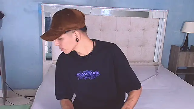 Snapshot of Franvill_Trato chatting on 10.18.25 Franvill Trato online show from 10.18.25