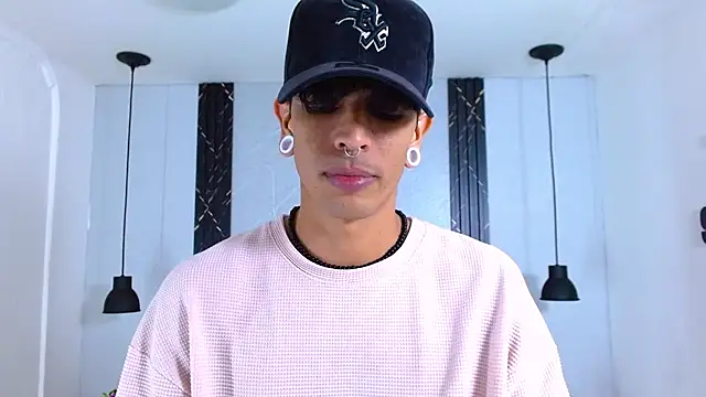 Snapshot of Franvill_Trato chatting on 10.29.25 Franvill Trato online show from 10.29.25