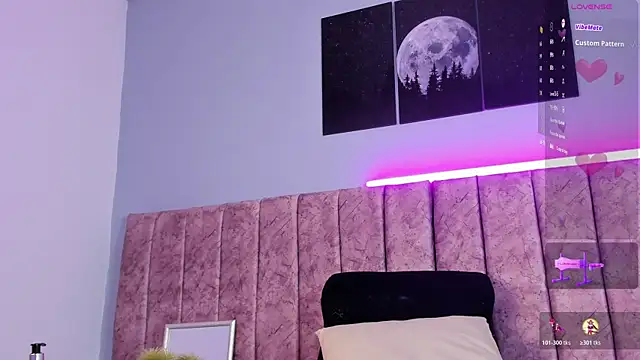 Niicolle Evanss online show from 11.10.25