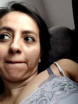 Snapshot of salo-rousee chatting on 09.25.25 salo-rousee online show from 09.25.25