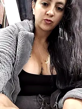 Snapshot of salo-rousee chatting on 10.10.25 salo-rousee online show from 10.10.25