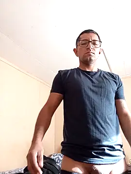 Snapshot of aquel_boy_xx chatting on 10.27.25 aquel boy xx online show from 10.27.25