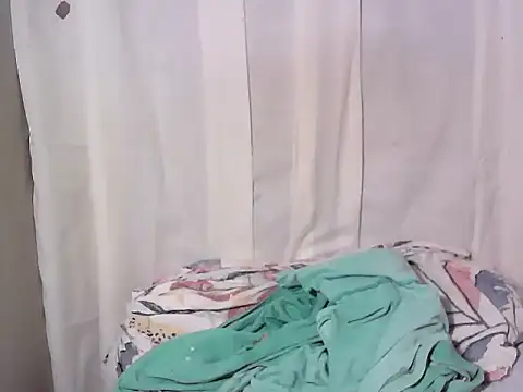 Snapshot of SweetEsterPinay33 chatting on 10.08.25 SweetEsterPinay33 online show from 10.08.25