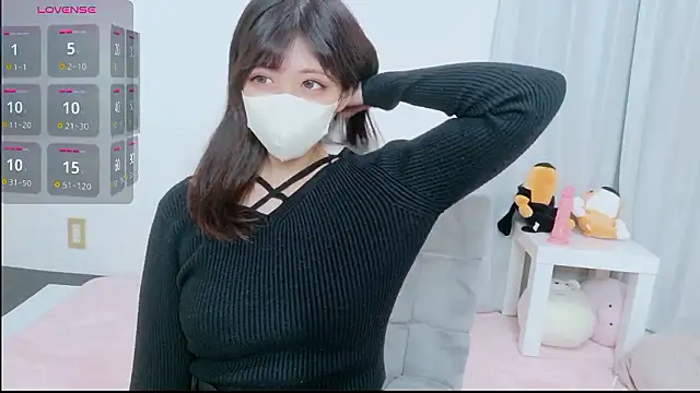 Snapshot of hinachuuu__D chatting on 11.14.25 hinachuuu D online show from 11.14.25