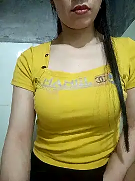 Snapshot of Vyvyy06 chatting on 10.11.25 Vyvyy06 online show from 10.11.25