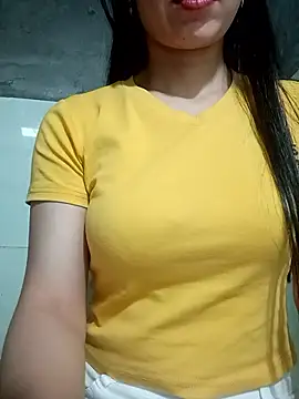 Snapshot of Vyvyy06 chatting on 10.26.25 Vyvyy06 online show from 10.26.25