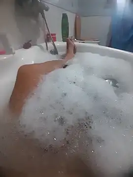 Snapshot of gigilola84 chatting on 10.19.25 gigilola84 online show from 10.19.25